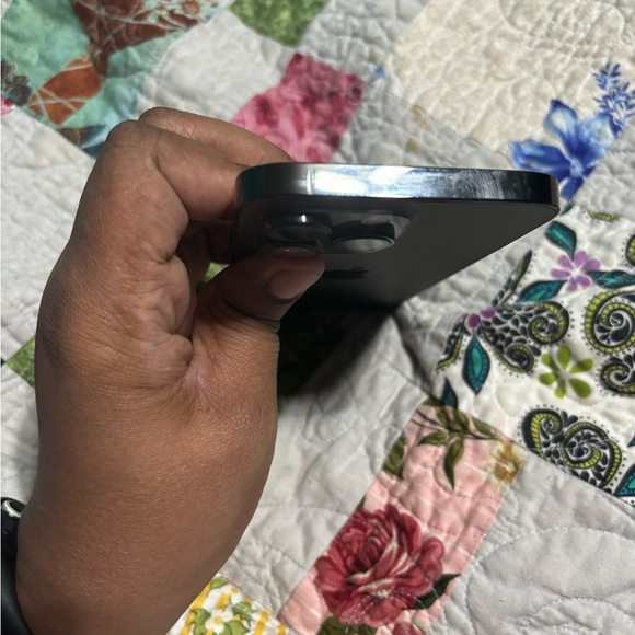 I’m selling an iPhone 14 pro max 256 gb unlocked flawless - Picture 5 of 10